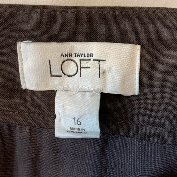 Ann Taylor Loft (size 16) Brown, Pleated, Lined Pencil Skirt - Picture 8 of 9